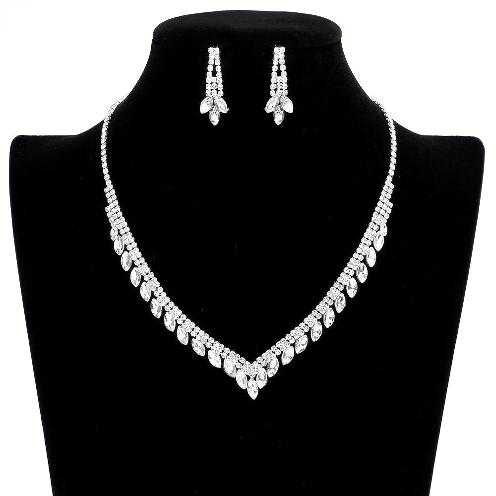 Silver Christal Rhinestone Pave Necklace, enhance your attire with these vibrant beautiful rhinestone pave necklaces to dress up or down your look. Look like the ultimate fashionista with this Christal rhinestone necklace! add something special to your outfit! It will be your new favorite accessory. 