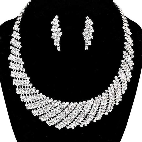 Silver Crystal Rhinestone Round Collar Necklace. These gorgeous Rhinestone pieces will show your class in any special occasion. The elegance of these Collar necklace goes unmatched, great for wearing at a party! Perfect jewelry to enhance your look. Awesome gift for birthday, Anniversary, Valentine’s Day or any special occasion