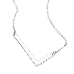 Silver L Monogram Metal Pendant Necklace. Beautifully crafted design adds a gorgeous glow to any outfit. Jewelry that fits your lifestyle! Perfect Birthday Gift, Anniversary Gift, Mother's Day Gift, Anniversary Gift, Graduation Gift, Prom Jewelry, Just Because Gift, Thank you Gift.