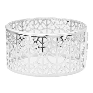 Silver Peace Symbol Hinged Bangle Bracelet, embellishes your beauty with the ultimate gorgeousness and trendiness. Add a pop of color to complete your ensemble and get ready to receive the best compliments. The right choice for adding the perfect amount of shimmer & shine and a touch of class anywhere and on any occasion. Ideal gift for Birthdays, anniversaries, Mother's Day, Graduation, etc.