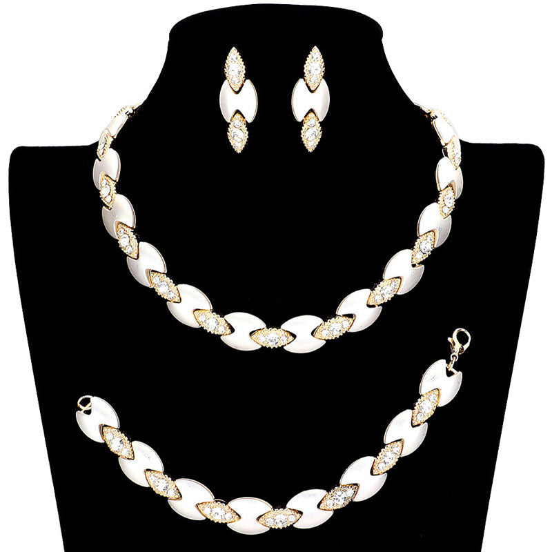 Two Tone Rhinestone Pave Metal Link Necklace Set. These Necklace jewelry sets are Elegant. Beautifully crafted design adds a gorgeous glow to any outfit. Jewelry that fits your lifestyle! Perfect for adding just the right amount of shimmer & shine and a touch of class to special events. Perfect Birthday Gift, Anniversary Gift, Mother's Day Gift, Graduation Gift, Valentine’s Day gift or any special occasion.