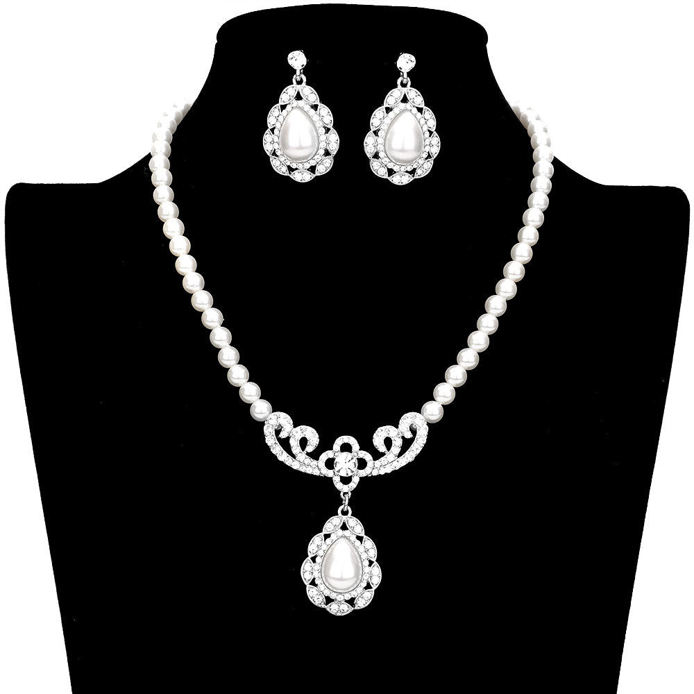Cream Rhinestone Embellished Quatrefoil Pearl Accented Necklace. These gorgeous Pearl pieces will show your class in any special occasion. Look like the ultimate fashionista with these Necklace! Add something special to your outfit this season! Special It will be your new favorite accessory.The elegance of these pearl goes unmatched, great for wearing at a party! Perfect jewelry to enhance your look. Awesome gift for birthday, Anniversary, Valentine’s Day or any special occasion.
